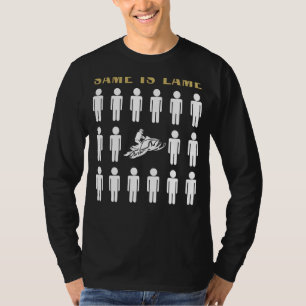 La moto de nieve igual que la camiseta de los tee 