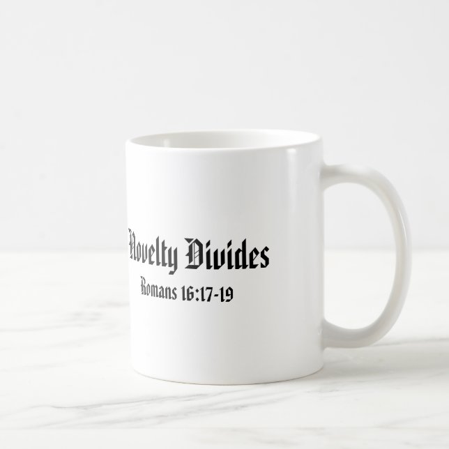 La novedad divide la taza (Derecha)