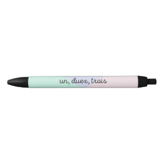 La O.N.U, Deux, pluma de Trois