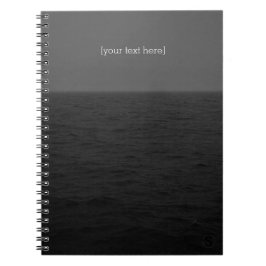 La oscuridad riega el cuaderno