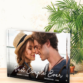 La pareja moderna ama la foto mejor pareja del gui