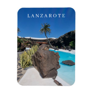 La piscina de Lanzarote y el imán con vistas a las