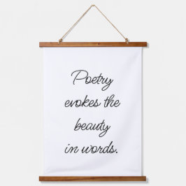 La poesía evoca el tapiz de la madera en la pared