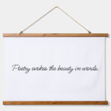 La poesía evoca el tapiz de la madera en la pared