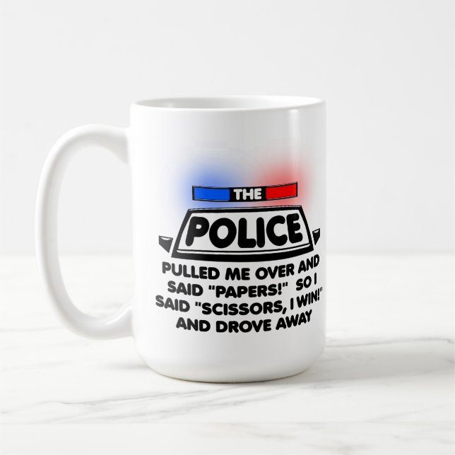 La policía empapela la taza divertida de las (Izquierda)