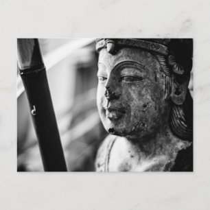 La postal de la estatua y el caracol