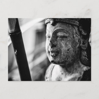 La postal de la estatua y el caracol
