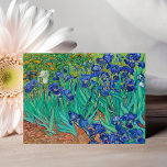 La postal irlandesa de Vincent van Gogh<br><div class="desc">Sumérjase en la vívida belleza de la obra maestra de Vincent van Gogh, "Irises", pintada en 1889, con esta cautivadora postal. Adorada con una fascinante variedad de floraciones vibrantes, esta obra de arte ejemplifica la incomparable capacidad de van Gogh de capturar la esencia de la naturaleza con colores llamativos y...</div>