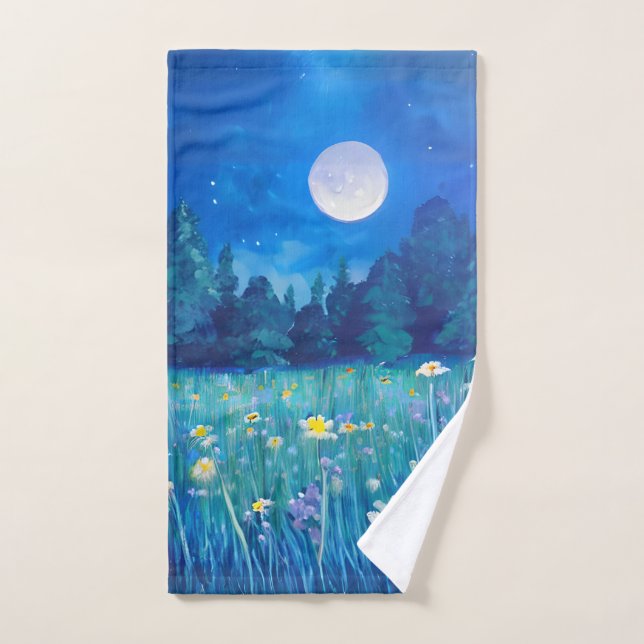 La pradera y el bosque bajo una luna llena (Toalla de mano)