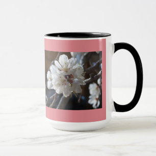 La primavera florece taza