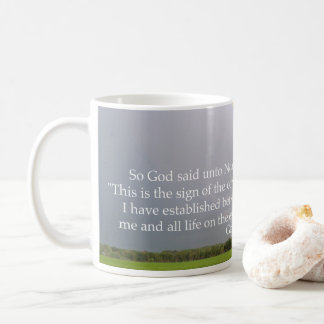 La promesa de dios en la taza de café del arco