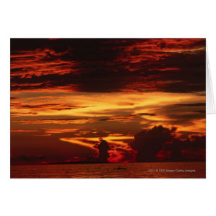 La puesta de sol en el mar
