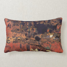 La puesta del sol enciende la almohada lumbar con