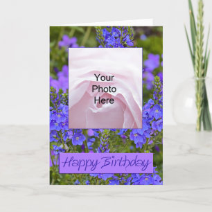 La púrpura florece la tarjeta de cumpleaños de la