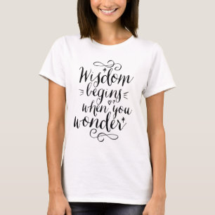 La Sabiduría Empieza Cuando Te Preguntas Camiseta 