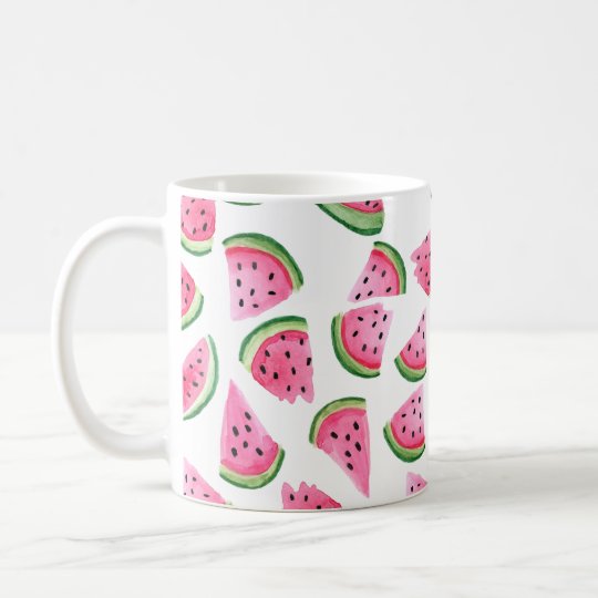 La sandía corta la taza de café rosada de la