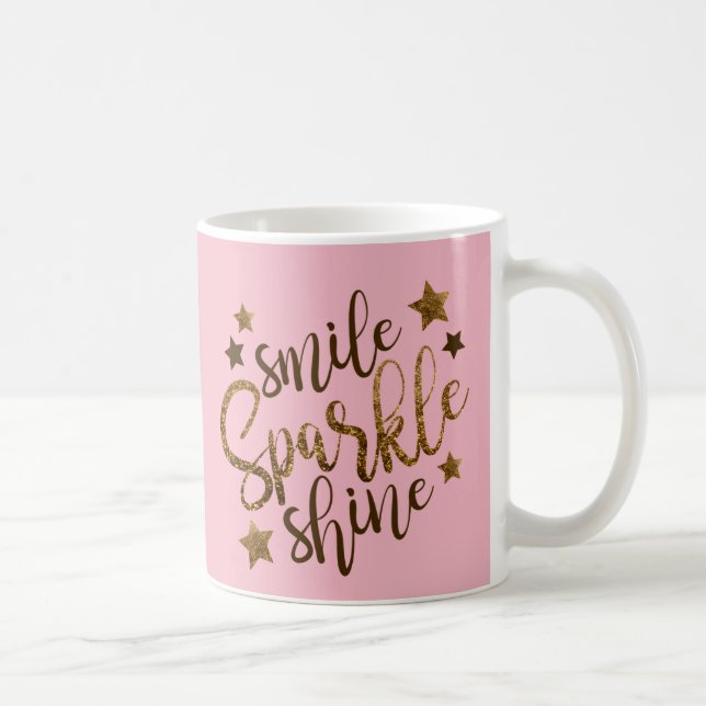 La sonrisa, chispa, brilla la taza de café (Derecha)