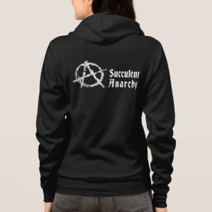 La sudadera con capucha negra de las mujeres