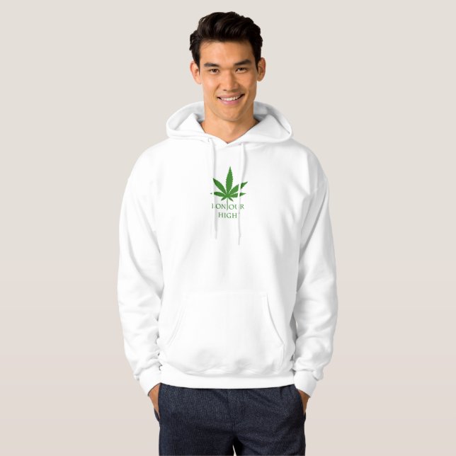 La sudadera con capucha que le toma más arriba… (Anverso completo)