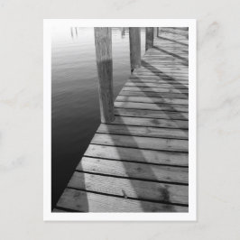 La tarjeta postal del muelle del barco de madera