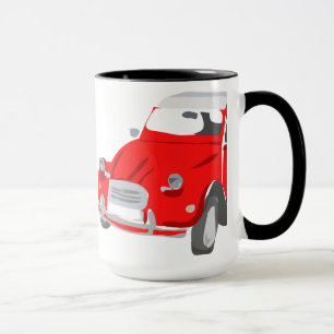 La taza adornó con el coche rojo brillante del CV