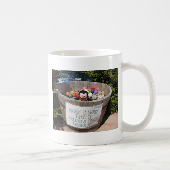 La taza de café del pingüino que pone (Derecha)