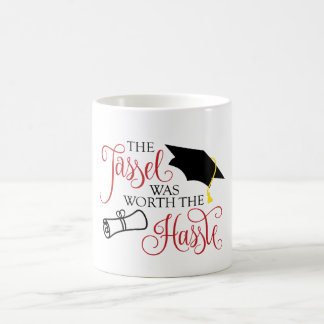 La taza de la graduación la borla valió el