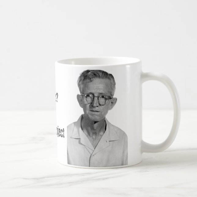 La taza del Mugshot de Gideon del conde de (Derecha)
