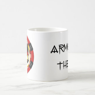 La taza morphing de la mano del hombre muerto