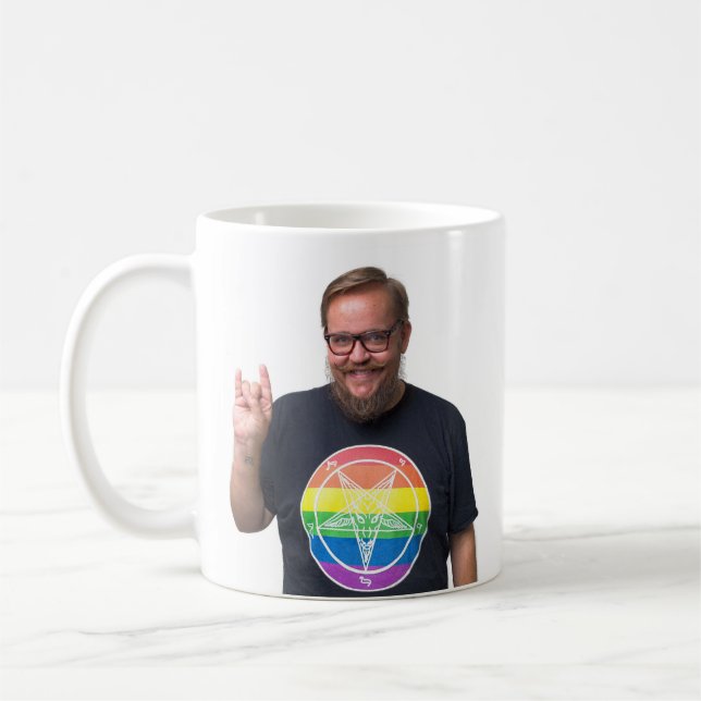 La taza oficial de Satanis del homo (Izquierda)