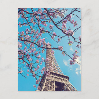 La Torre Eiffel de París florece en la postal de p