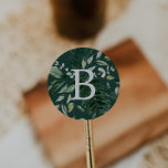 La vegetación esmeralda | Sellos para sobres de mo<br><div class="desc">Estos sellos para sobres de monograma verde esmeralda son perfectos para un boda boho. El diseño es elegante y rústico,  con unas hojas de acuarela verde oscuro y un eucalipto con un toque bohemio moderno. Personalice la etiqueta con la última inicial de la novia y el novio.</div>