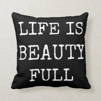 La vida es almohada negra de las palabras de la