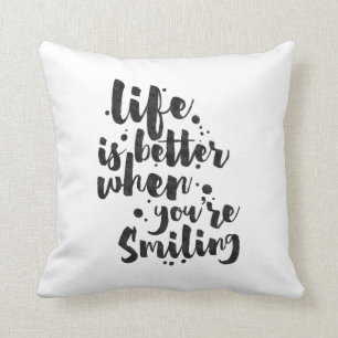 La vida es mejor al sonreír - almohada inspirador