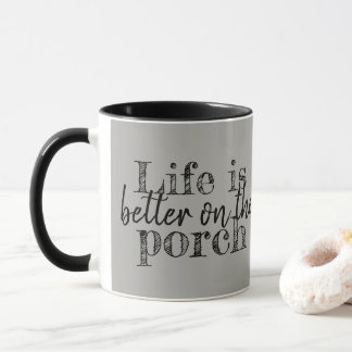 La vida es mejor en la taza del porche