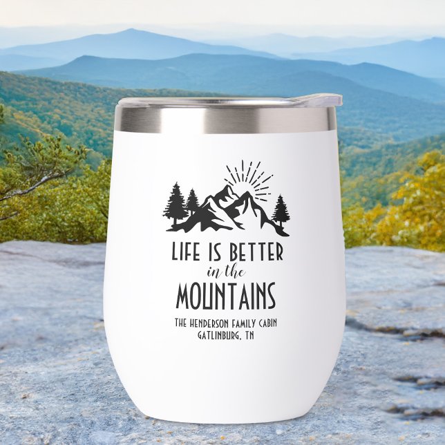 La vida es mejor Montañas Ubicación del nombre per (Life is Better Mountains Custom Name Location Thermal Wine Tumbler)