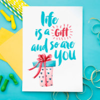 La vida es un regalo y tú, también, una postal
