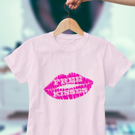 Labios rosados besan camiseta de besos libres