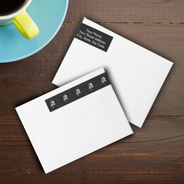 Lady Moon, la virgen dama de los años 1920, tiene  (Vintage 1920s flapper lady blue dress on black with white stars wrap around return address labels.)