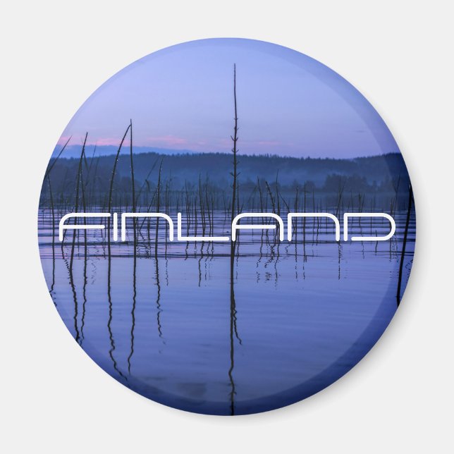 Lago sereno y niebla después de fuerte imán de llu (Frente)