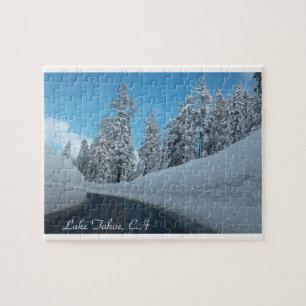 Lago Tahoe, CA con mucho rompecabezas de nieve
