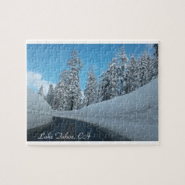 Lago Tahoe, CA con mucho rompecabezas de nieve (Horizontal)