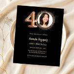 Lámina 40.º rosa negro invitación a la fotografía de oro<br><div class="desc">Una moderna y elegante invitación fotográfica para un fiesta de 40 años. Un fondo negro. Personalice y agregue los detalles de su fiesta. Texto de oro Rosa. 1 hoja = 1 borde impreso de invitación al borde.</div>