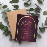 Lámina 60.ª invitación para el arco de oro de Borgoña<br><div class="desc">Una elegante invitación de cumpleaños número 60. Un fondo borgoñoso con un arco dorado en la parte delantera. 1 hoja = 1 borde impreso de invitación al borde.</div>