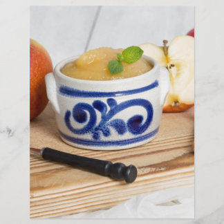 Lámina Applesauce con canela en tazón de gres