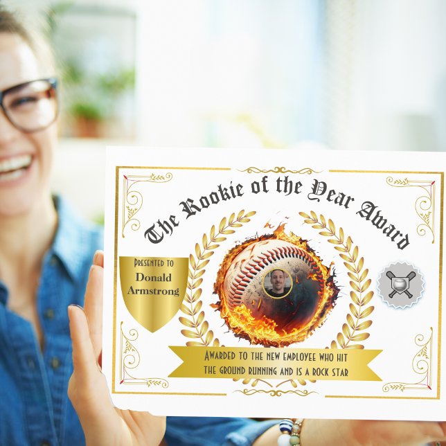 Lámina Apreciación divertida de los empleados - Rookie de (Funny employee appreciation awards lift morale and motivate people. )