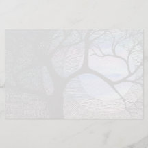 Árbol de invierno sobre la cruz azul de fondo negr