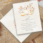 Lámina Bocina blanca PRESUPUESTARIA Invitación de cumplea<br><div class="desc">Las elegantes calabazas blancas están enclavadas en hojas rojas,  verdes naranjas y saladas y flores silvestres.</div>