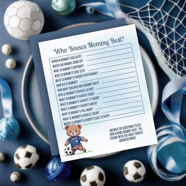 Lámina Boy Soccer Baby Shower que conoce a mi mejor juego (Cute Blue Teddy Bear Soccer Player Boy Baby Shower "Who Knows Mommy Best?" Game Card)