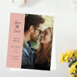Lámina Budget Modern Photo & Side Save the Date - Rosa<br><div class="desc">** EL PAPEL SATÍN ES PAPEL DELGADO. ACTUALIZAR EL PAPEL PARA UN PAPEL MÁS ESPESO. TIENE UNA OPCIÓN PARA ENVELOPES. *** Ahorra dinero en invitaciones con esta invitación más pequeña que tiene una opción para sobres. Prepárese para su boda con su moderno Photo & Side Save the Date - Dusty...</div>